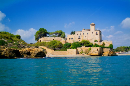 Imatge des del mar de la Cala Jovera, a Tamarit (Tarragona).