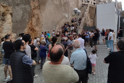 Imatge de la reunió que van mantenir els veïns de la Part Baixa el passat 19 de maig al carrer.