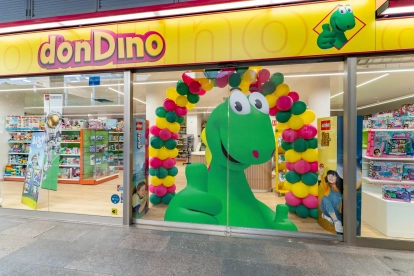 Entrada de la nova botiga Don Dino.