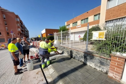 L'alcaldessa Dolors Farre durant la presentació de les inversions i les actuacions de millora programades a la via pública.