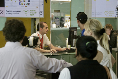 Un dels taulells de facturació de l'Aeroport del Prat, funcionant amb normalitat.