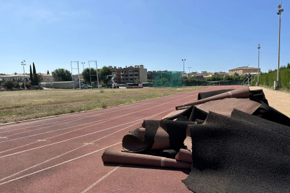Imatge de les obres a la pista d'atletisme de Torredembarra.