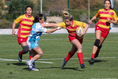 Imatge d'un partit de rugbi femení a Tarragona.