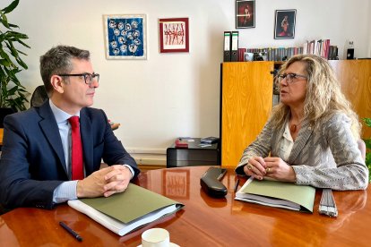 Reunió de la presidenta del Consell de l'Advocacia de Catalunya, Marta Martínez, amb el ministre de la Presidència i Justícia, Félix Bolaños.