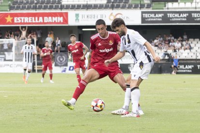 El davanter grana Pablo Fernández durant l’amistós davant del Castellón del curs passat.