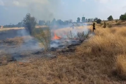 Els Bombers treballant en l'incendi de Reus