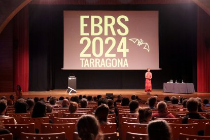 Una de les conferències del 16è Congrés Europeu de Recerca de Ratpenats celebrat a Tarragona.