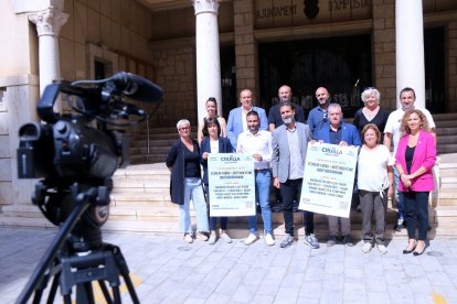 Membres de l'organització festival Cruïlla Delta de l'Ebre amb representants dels ajuntaments i les entitats col·laboradores.