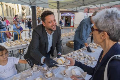 Repartiment del pastís del Braç de Santa Tecla.