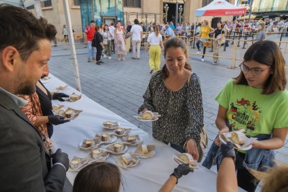 Repartiment del pastís del Braç de Santa Tecla.