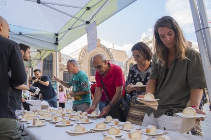 Repartiment del pastís del Braç de Santa Tecla.