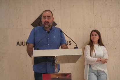 Imatge del regidor de Salut i Esports de l’Ajuntament de Reus, Enrique Martín, durant la presentació de les Jornades per a la Prevenció del Suïcidi