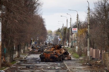 Imatge de la ciutat de Bucha, a Ucraïna, devastada després d'enfrontaments militars.