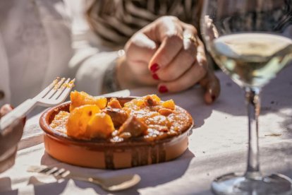 Imatge d'una de les receptes amb romesco que ofereixen les Jornades Gastronómiques del Romesco de Tarragona 2024.