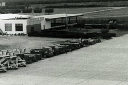 Fotografia d’arxiu de les instal·lacions del Reial Aeroclub de Reus entre els anys setanta i vuitanta.