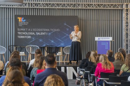 Fotografia de Cristina Montserrat durant la seva ponència a la jornada Woman in Tech.