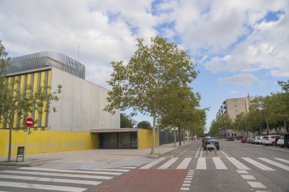 Fotografia del carrer Jaume Vidal i Alcover, lloc per on està previst que passi el tramvia.