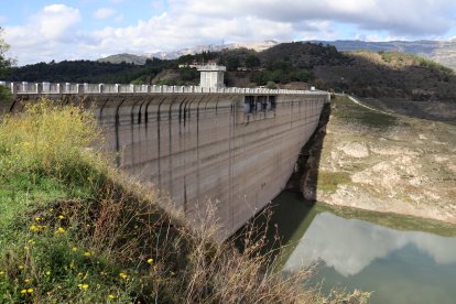 El nivell de l'aigua al pantà de Siurana.