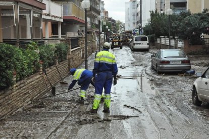 Imatge d'arxiu d'una inundació al barri de la Salut de Salou pel desbordament del barranc de Barenys.