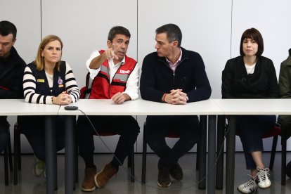 Sánchez i Mazón, al centre de coordinació d'emergències per la dana