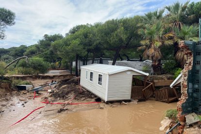 Bungalow del càmping la Móra afectat pel pas de la DANA.