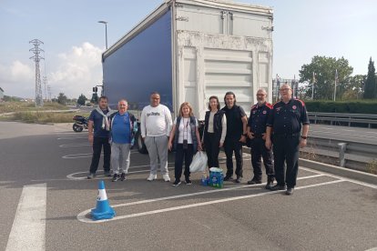 Imatge dels participants en l'expedició cap a València amb material per als damnificats per la DANA.