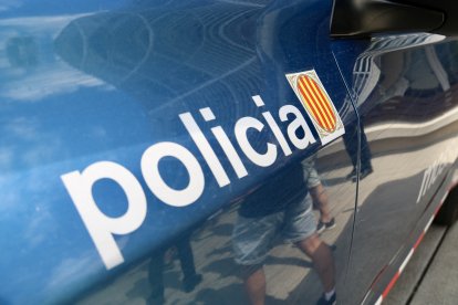 Lateral d'un cotxe policial dels Mossos d'Esquadra.