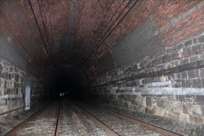 Obres al túnel de Roda de Berà.