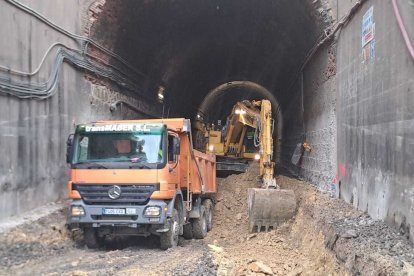 Obres al túnel de Roda de Berà.