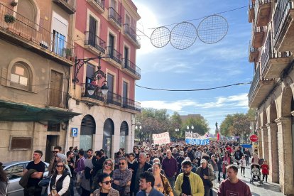 Imatge de la manifestació després de la seva sortida des de la plaça dels Carros