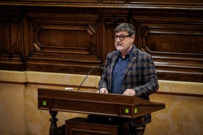 La mesura, que té com a objectiu millorar les connexions ferroviàries, ha rebut el suport majoritari de la cambra catalana.