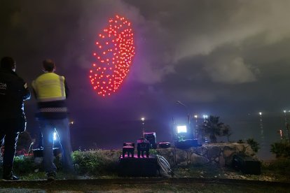 Agents de la policia durant el dispositiu de seguretat.