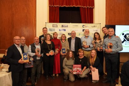 Els representants del Club Tennis Taula Ganxets de Reus amb diferents autoritats presents al sopar del 10è aniversari.