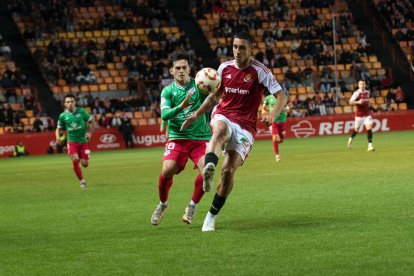 El davanter del Nàstic, Pablo Fernández, durant el duel de dissabte contra el Zamora, en el qual va ser l’últim partit del Nou Estadi Costa Daurada de l’any.