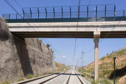 Un dels passos superiors que es reforçarà al tram ferrovari entre Vandellòs i Tarragona.