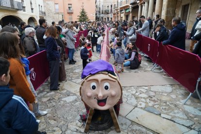 Imatge del tió «més llarg del món» d'Alcover.