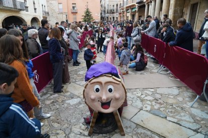 Imatge del tió «més llarg del món» d'Alcover.