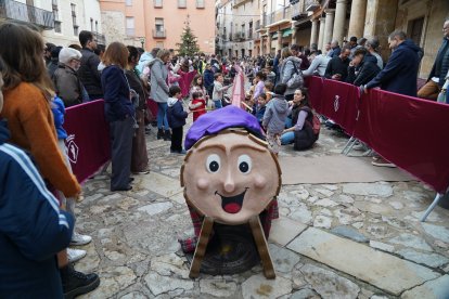 Imatge del tió «més llarg del món» d'Alcover.