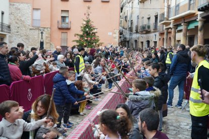 Imatge del tió «més llarg del món» d'Alcover.