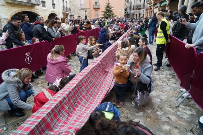 Imatge del tió «més llarg del món» d'Alcover.