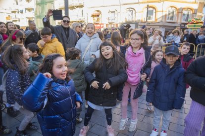 Imatge de la celebració de les campanades per als més petits de la casa a Corsini.