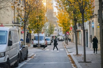 Fotografia de l’estat actual del carrer Ample de Reus, espai que a partir del febrer s’espera que comencin les obres que prioritzaran al vianant per sobre del cotxe.