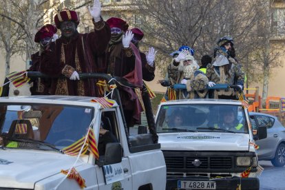 Entrega de regals pels Reis d’Orient a Cambrils.