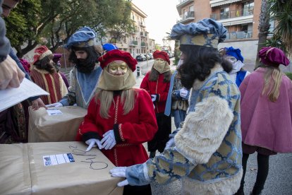 Entrega de regals pels Reis d’Orient a Cambrils.