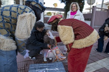 Entrega de regals pels Reis d’Orient a Cambrils.