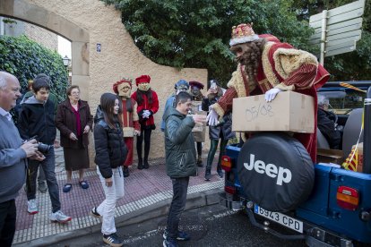 Entrega de regals pels Reis d’Orient a Cambrils.