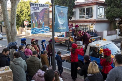 Entrega de regals pels Reis d’Orient a Cambrils.