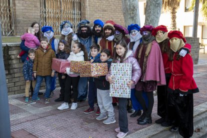 Entrega de regals pels Reis d’Orient a Cambrils.