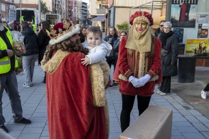 Entrega de regals pels Reis d’Orient a Cambrils.