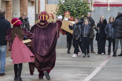 Entrega de regals pels Reis d’Orient a Cambrils.